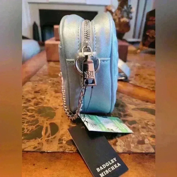 Badgley Mischka camera bag NWT - Picture 4 of 12